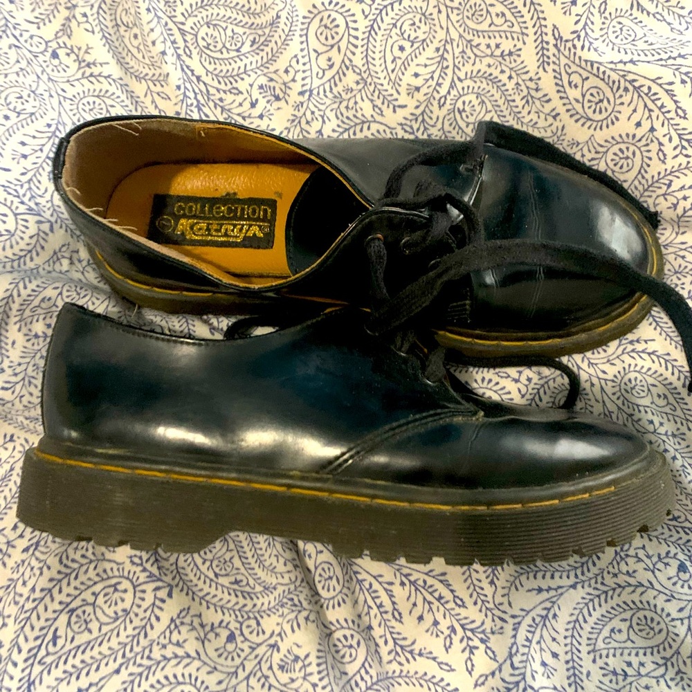 Trendy black shoes